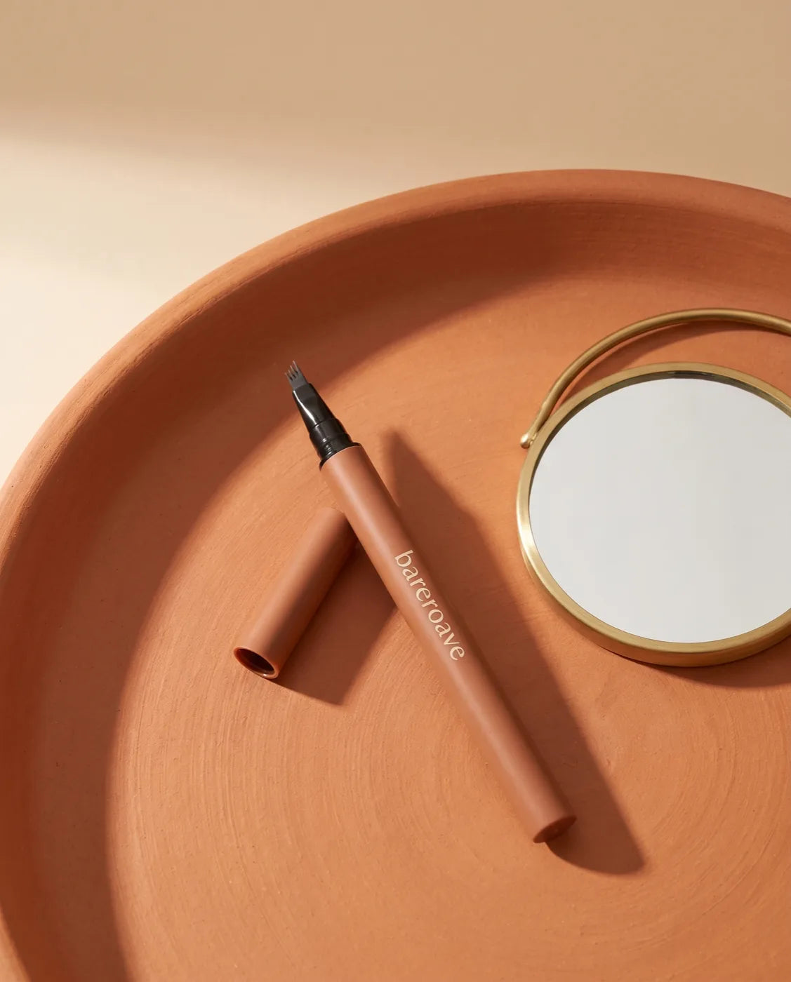The barerove microblade brow pen with its 4-tine tip